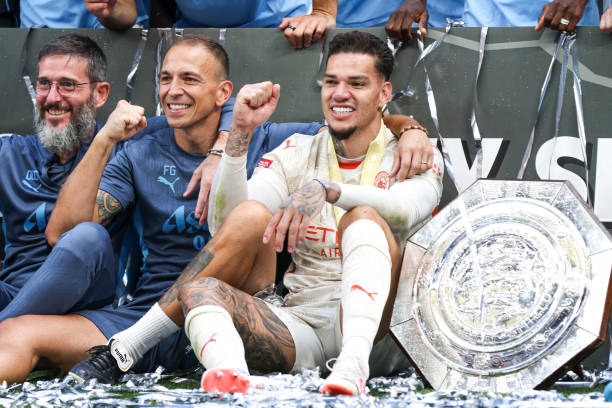 也承担着抚 也承担着抚